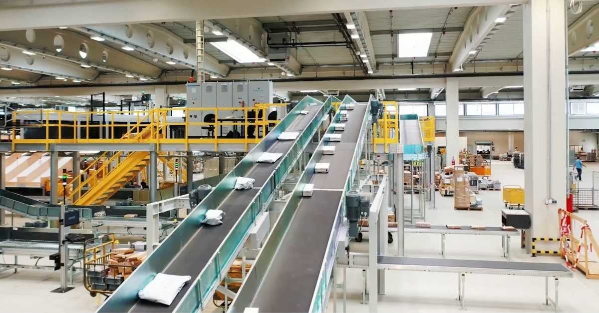 Large, automated eCommerce shipping system and parcel processing center